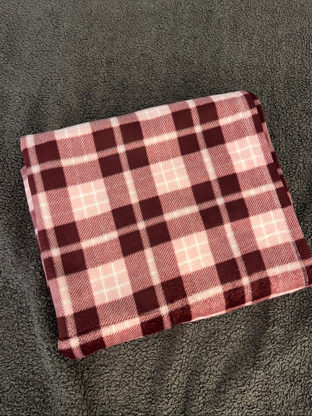 Liz Claiborne Pink and Burgundy Plaid lightweight Fleece Wrap 50 x 60 inches